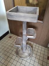 Ancienne petit Meuble avec tablette en bois    22 x 22 cm par 63 cm de haut