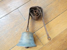 Cloche murale à ressort