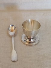 Coquetier et cuillère à œuf , orfèvrerie Saint Médard en métal argenté