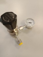 Détendeur Tescom Inox Haute pureté PIn 241B/ Out 7B , 3 ports VCR avec manomètre