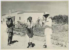 Libia, Italo Balbo con il Principe di Piemonte in villaggio Crispi  Vintage . Ti