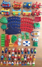 PLAYMO 1-2-3- GROS LOT TRAINS RAILS PERSONNAGES ACCESSOIRES- BON ETAT