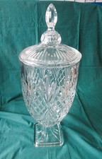  Belle Fontaine à boissons en verre taillé 3 litres.                           