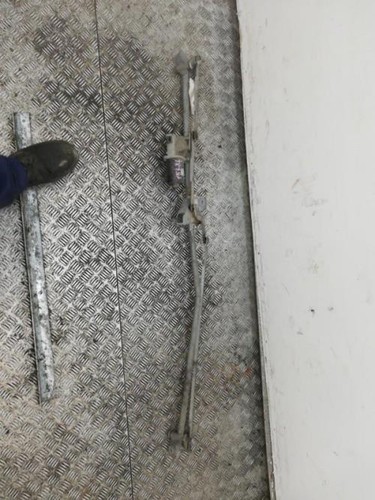 Moteur essuie glace avant