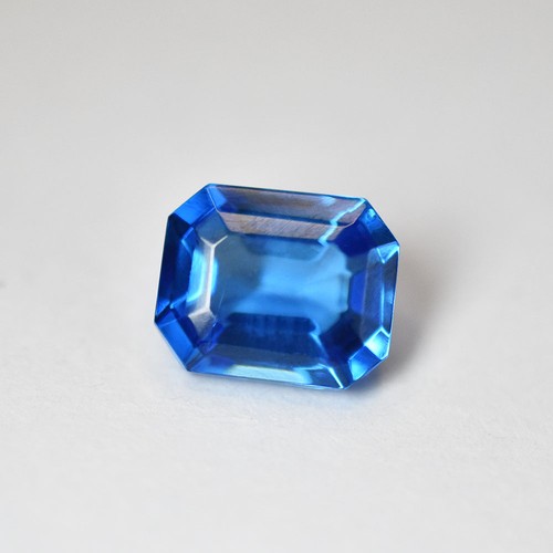 Saphir naturel bleu émeraude