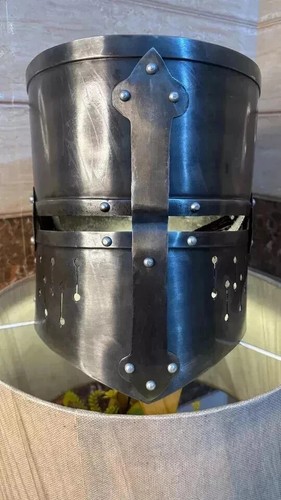 Casque médiéval grand - gn,