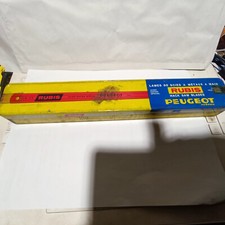 ancienne boite en tôle scie