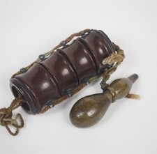 Étui à médecine en forme de