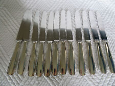 12 grands couteaux saint