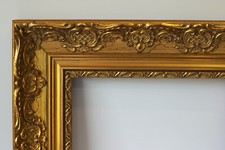 Cadre en bois doré mouluré