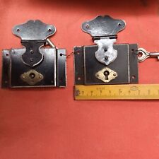  2 Serrure de malle coffre ancien  neuf de stock  NOS  la paire 