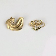 Vintage Brooches Golden