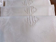 12 Serviettes de Table  en Lin Damassé Monogramme " H C   "