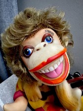 Jouet ancien poupée soviétique en caoutchouc singe jouant de la guitare URSS ...