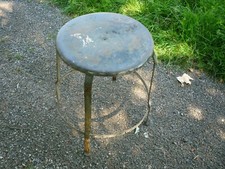 ANCIEN TABOURET INDUSTRIEL ATELIER FER