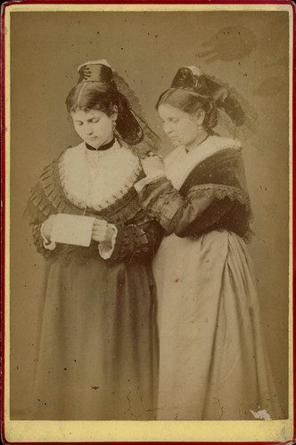 Jeunes arlésiennes costume - arlésiennes,