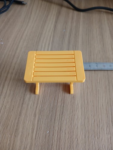 Table pliante jaune - table,