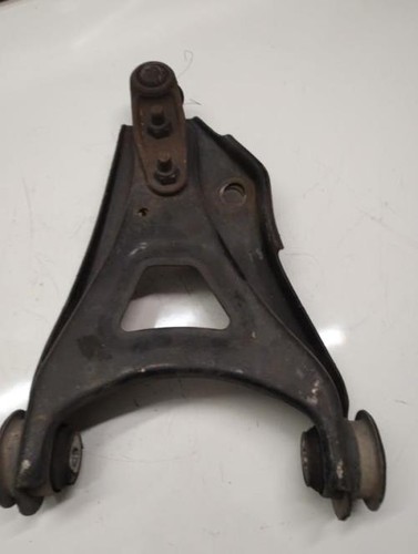 Triangle inferieur avant
