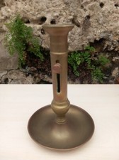 Beau bougeoir poussoir en laiton d'une hauteur de 20 cm