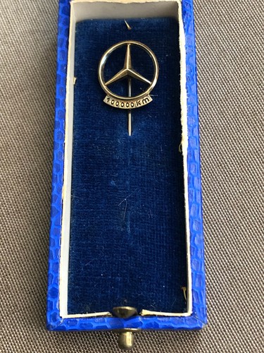 Automobilia insigne en - :,