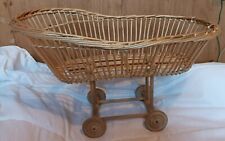 Ancien Landau Berceau Lit Poupée en Rotin Sur Roulettes bois années 50/60