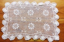 NAPPERON FAIT MAIN CROCHET EN FIL FIN RECTANGULAIRE 23 cm x 34 BLANC  HELICE***