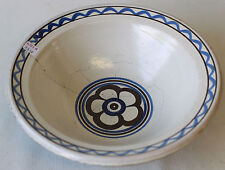 Plat saladier terre cuite XIXe cul noir région Auxerroise Restauré aux agrafes 