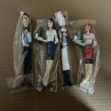 4 STYLOS - PUB BAR  - VITTEL - SAN PELLEGRINO - SERVEUSE - GARÇON DE CAFÉ