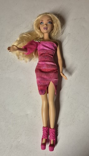 Poupée barbie fashionistas