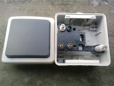 1 bouton  poussoir non