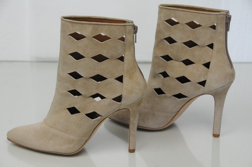 1435 new manolo blahnik - $1435,