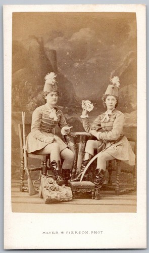 Cdv 1865 deux femmes costume - cdv,