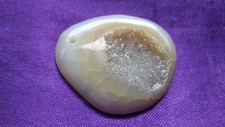 Pendentif géode agate Violet transparent 4 x 3.5 cm 18 grammes Lot 499