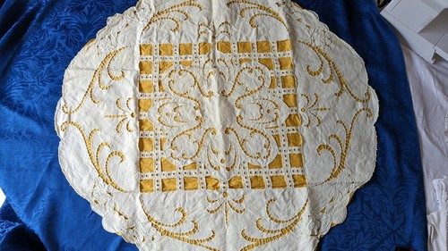 Nappe ronde 104 brodée - ronde, et