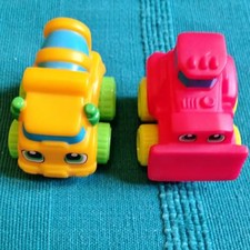 1 camion citerne et 1 camion