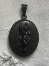 Pendentif bijou ancien ouvrant gutta percha / ébonite personnage sculpté Napoleo