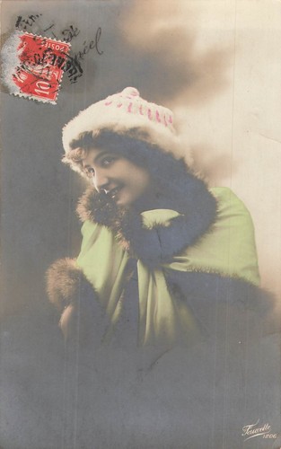 Femme elegante bonnet - cp,