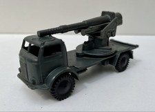 Camion militaire à canon -