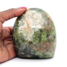 Chrysoprase naturelle de Madagascar 600gr 95mm Madagascar