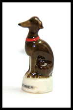 FÈVE ANCIENNE "LE LEVRIER "IL RESTE PEU-ÊTRE DE LA PATE À FIXE.R