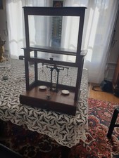 A vendre une magnifique balance de précision de pharmacie. En super état, tout f