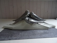 3 Hirondelles art déco,rare,signé Lejan, métallisées argent sur socle ivoire