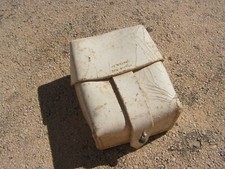 etuit    porte chargeur  blanc    a identifier ?       (tp6)