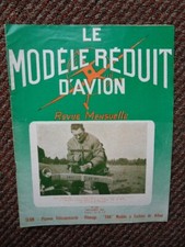 LE MODELE REDUIT D'AVION AVEC
