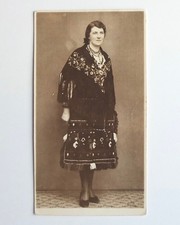 Femme tenue traditionelle orientale plein pied - Photo ancienne snapshot 1940