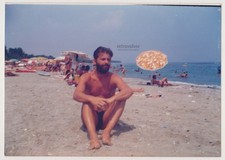 Beau jeune homme affectueux