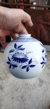 Petit pot vase en porcelaine decor de Bayeux