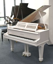 Piano queue august - piano, À