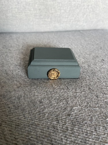 Socle bois vert empire - en,