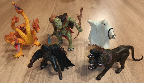 Lot figurines fantastiques - lot,